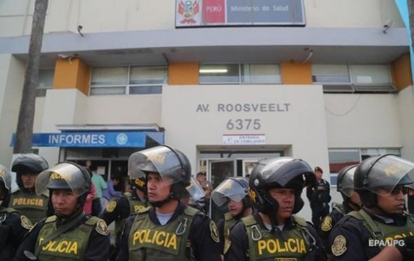 Экс-президент Перу умер после попытки суицида