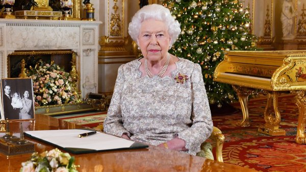 Елизавета II хочет пригласить Трампа в Британию - «Политика»