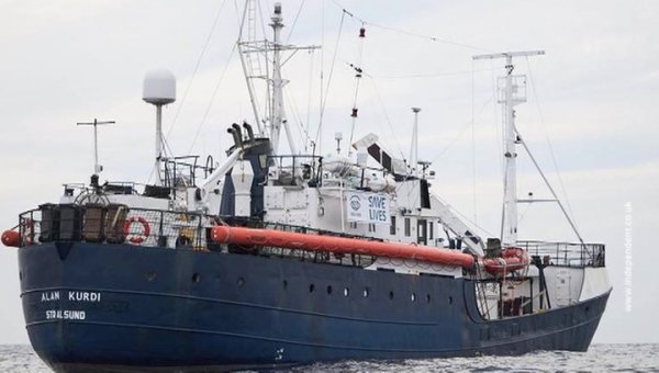 Европейские страны спорят, куда может пристать судно с десятками нелегалов на борту - «Новости дня»