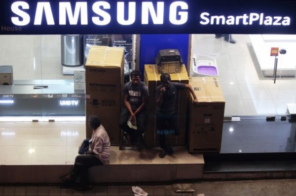 ФАС обвиняет российскую «дочку» Samsung в координации цен на гаджеты - «Происшествия»