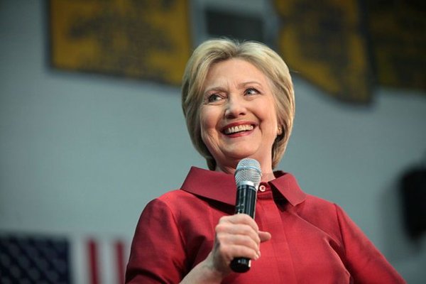 Хиллари Клинтон: Ассанж должен ответить за преступления - «Политика»