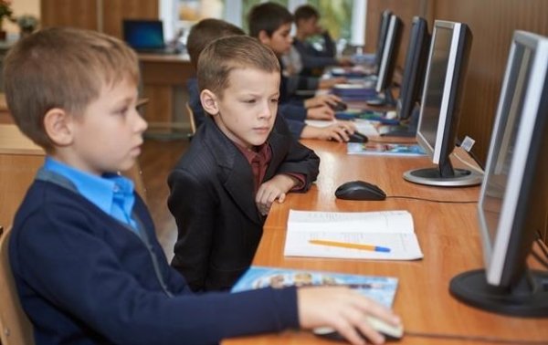 Кабмин выделил миллиард на компьютеризацию школ