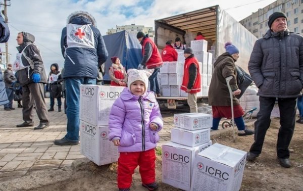 Красный Крест отправил 160 тонн продуктов на Донбасс