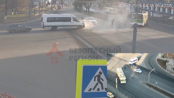 Лихач, уходивший от полиции, протаранил маршрутку в Ярославле. Видео - «Новости дня»