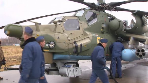 Лучшие пилоты ВСК устроили мастер-класс экипажам ударных вертолетов Ми-28 - «Новости дня»