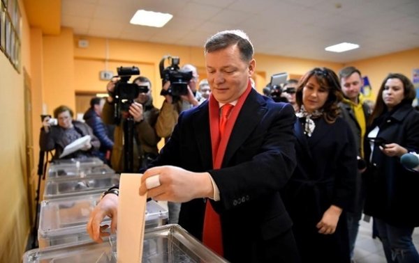Ляшко получил штраф за показ бюллетеня на выборах