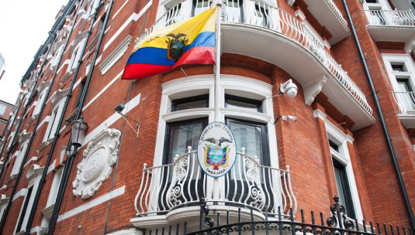 МИД Эквадора прокомментировал сообщения о высылке Ассанжа из посольства, назвав их слухами - «Новости дня»