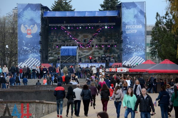 Митя Фомин, Согдиана и группа «Братья Грим» дали концерт в Донецке ко Дню космонавтики