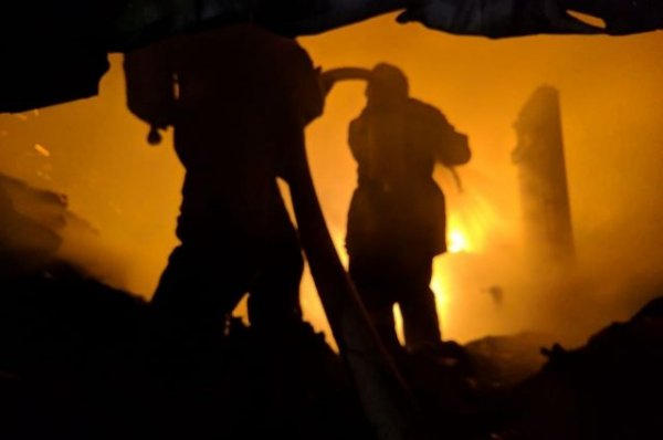 Мощный пожар произошел на заводе в Мексике - «Политика»