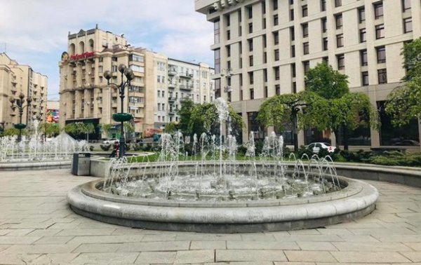 На Майдане в Киеве запустили фонтаны