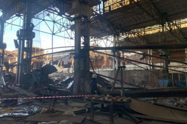 На месте обрушения цеха завода в Дзержинске приостановлен разбор завалов - «Политика»