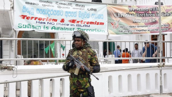 На Шри-Ланке поймали трех мужчин со взрывчаткой - «Новости дня»