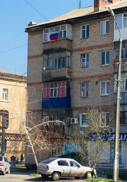 На Украине задержали смельчаков вывесивших в день выборов флаг РФ на балконе - «Военное обозрение»