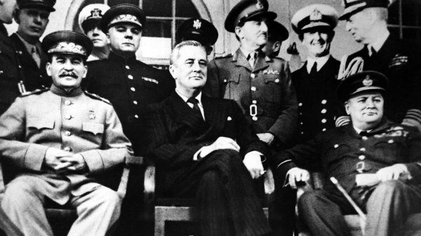 Набросок соглашения Черчилля и Сталина о разделе Европы впервые покажут публике - «Новости Дня»