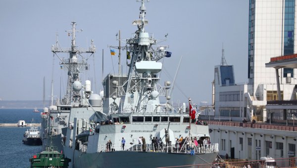 НАТО обещает отправить свои корабли в Черное море для защиты судов Украины - «Новости дня»