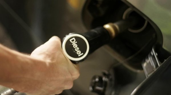 Нефтяники готовы снизить цены на дизельное топливо до уровня октября - «Новости Дня»