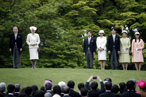 Неизвестный оставил нож на школьной парте японского принца - «Происшествия»