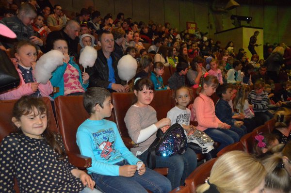 Общественники ДНР с марта организовали поездки в цирк для более чем 230 детей из прифронтовых районов