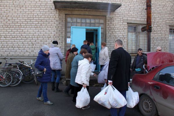 Общественники и Народная милиция ДНР передали гуманитарную помощь сотрудникам ДФС — Мартьянова