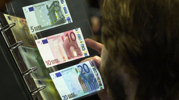 Официальный курс евро вырос на 77 копеек - «Новости Дня»