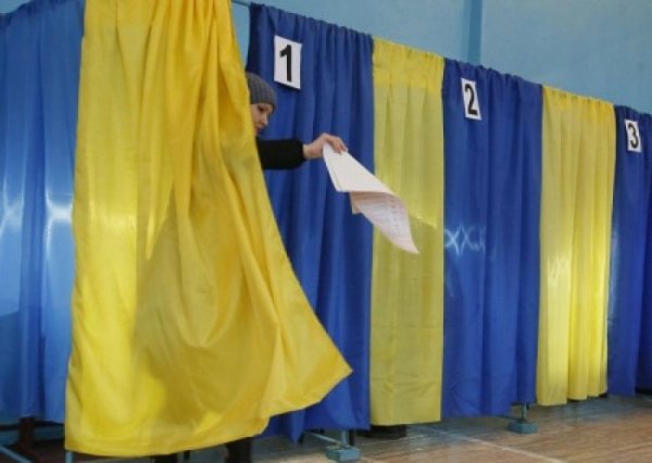 Окружение Порошенко хотят перенести второй тур выборов на 21 июля - «Военное обозрение»