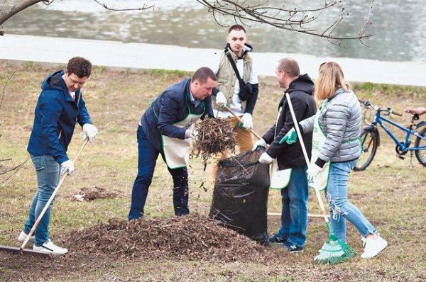 Озеленение по просьбам жителей. На Удальцовских прудах высадили деревья - «Политика»