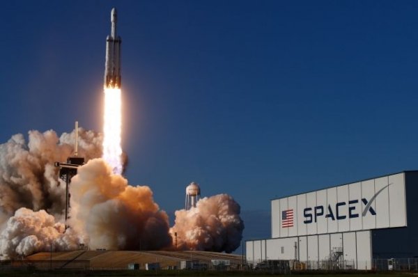 Первая ступень ракеты Falcon Heavy при транспортировке упала в океан - «Происшествия»