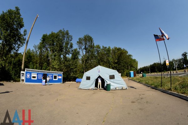 Почти 38 тысяч человек обратились за помощью к МЧС ДНР на пунктах пропуска в Донбассе с начала года