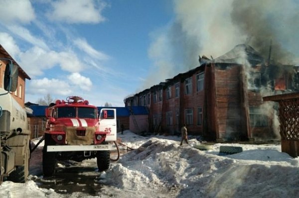 Под Иркутском горит школа на площади более 450 кв. м - «Происшествия»