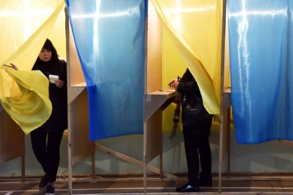 Полиция получила заявления о 430 нарушениях на выборах на Украине - «Политика»