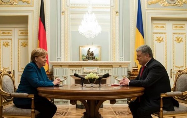 Порошенко обсудил с Меркель выборы в Украине