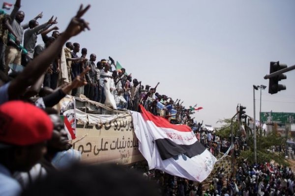 Посол Судана: смена власти в стране не отразится на сотрудничестве с РФ - «Политика»