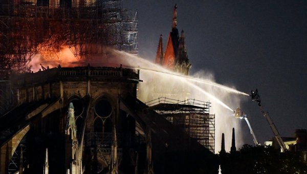 Пожар в Соборе Парижской Богоматери удалось локализовать - «Новости дня»