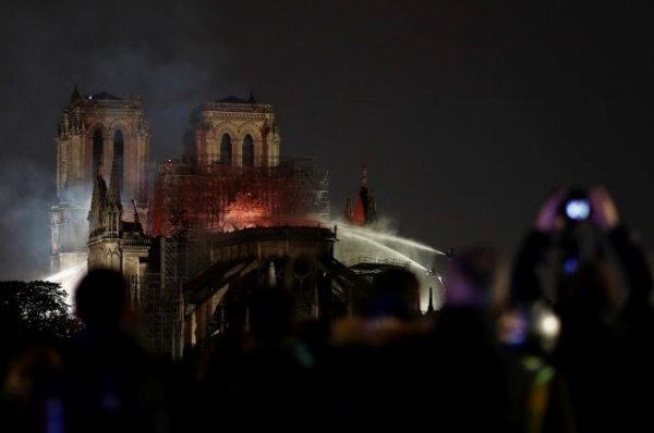 Президент Франции прокомментировал пожар в соборе Парижской Богоматери - «Политика»
