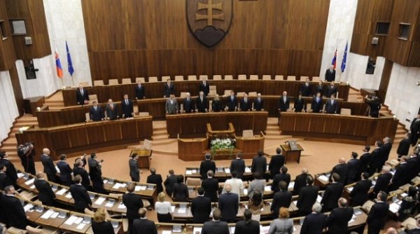 Приняли не читая: Словацкий парламент запретил гимны других государств - «Новости Дня»