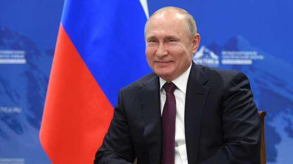 Путин расписался на касках рабочих - «Новости Дня»