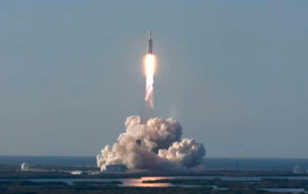Ракета Falcon Heavy вывела на орбиту саудовский спутник