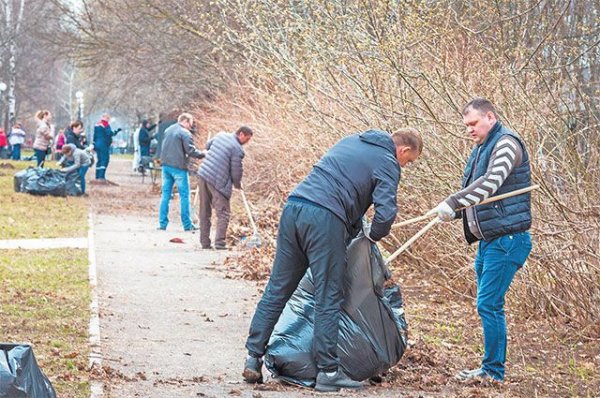 Районный субботник. 20 апреля убрали сквер на улице 26 Бакинских Комиссаров - «Политика»