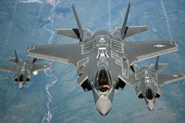 Reuters: США отменили поставки Турции материалов для F-35 из-за С-400 - «Политика»
