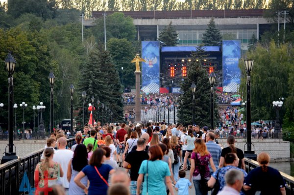 Российские группы «Братья Грим» и «Метро» выступят с концертом ко Дню космонавтики в Донецке