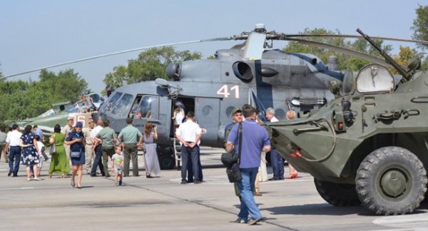 Сергей Шойгу прибыл в Киргизию с подарками: 2 вертолета и 9 БМП - «Новости Дня»