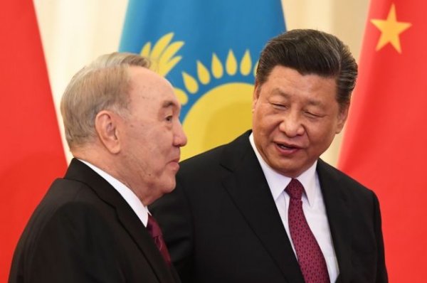 Си Цзиньпин наградил первого президента Казахстана Орденом дружбы - «Политика»