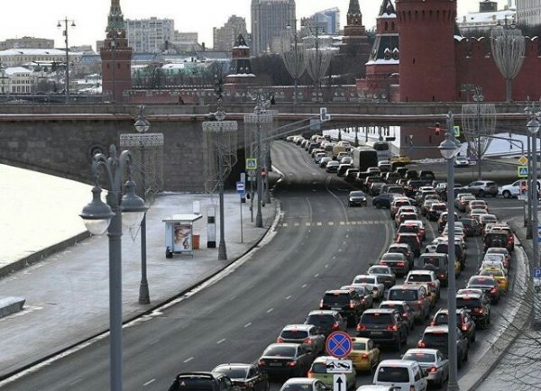 Синоптики дали рекомендации водителям Москвы по смене резины на летнюю - «Экономика»