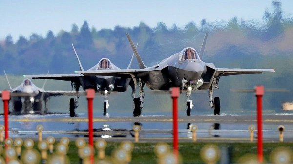 США заморозили поставки оборудования F-35 Турции из-за закупок С-400 - «Военные действия»