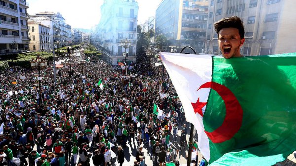 Стало известно, когда президент Алжира уйдет в отставку - «Политика»