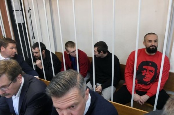 Суд продлил арест всем задержанным в Керченском проливе украинским морякам - «Политика»