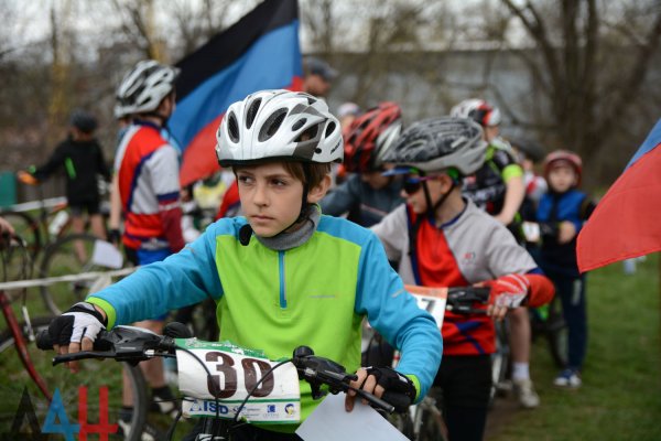 Свыше 100 юных спортсменов ДНР открыли сезон велоспорта в Республике турниром по маунтинбайку (ФОТО)