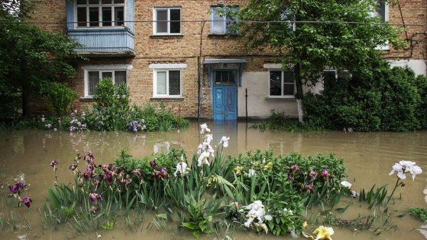 Талые воды подтопили дома в Уфе - «Новости Дня»