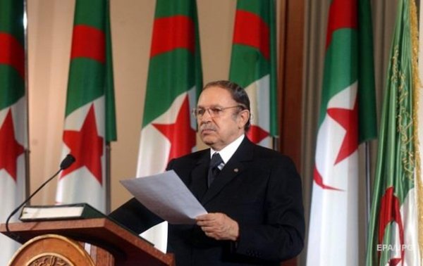 Ушедший в отставку президент Алжира попросил прощения у народа