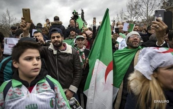 В Алжире арестовали пять миллиардеров